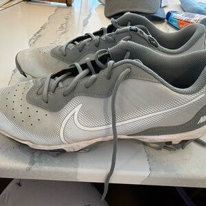 Nike Gray and White Baseball Cleats Size 9